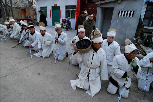 农村"白事"习俗有讲究,这三件事你可不能去做