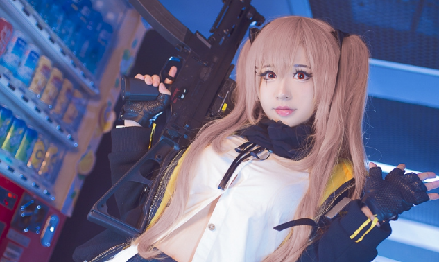 少女前线cos,战火纷飞下的美少女