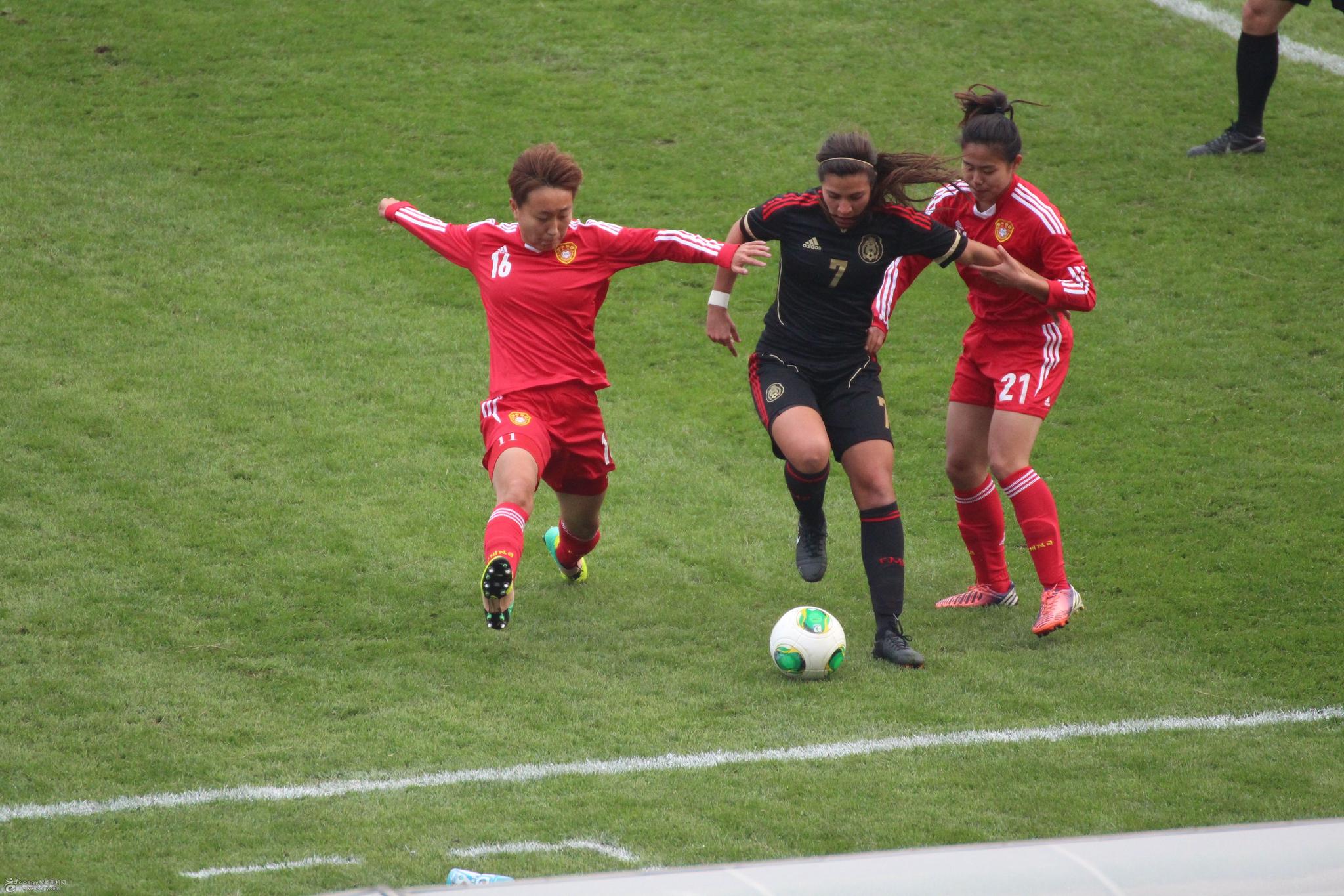 女足亚洲杯- 宋端梅开二度,中国-泰国4-0骄傲的一场|泰国|女足|任意球