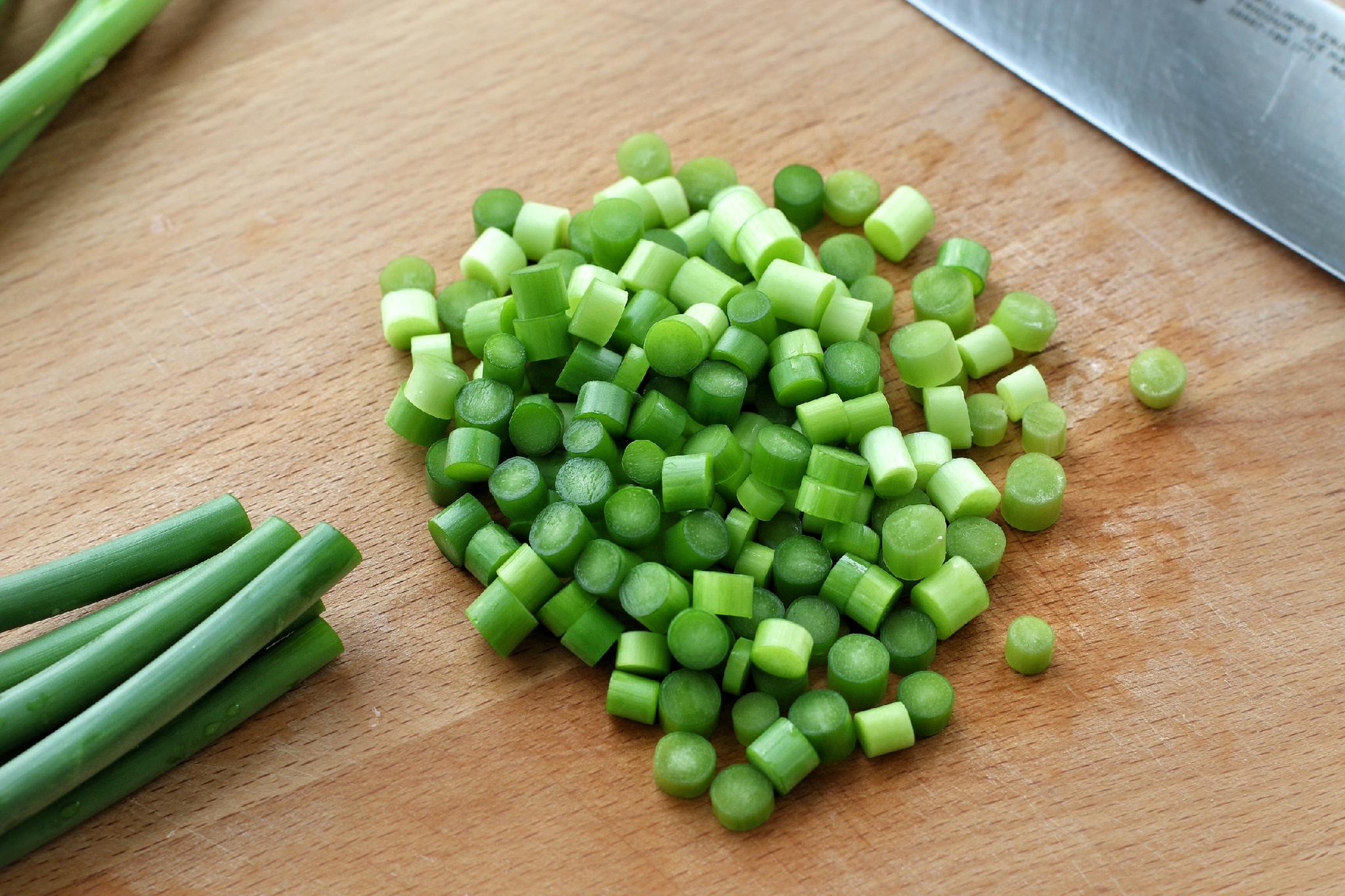 它的名字听着恶心的想吐,吃起来却是超级美味,下饭下酒必备神器|蒜苔