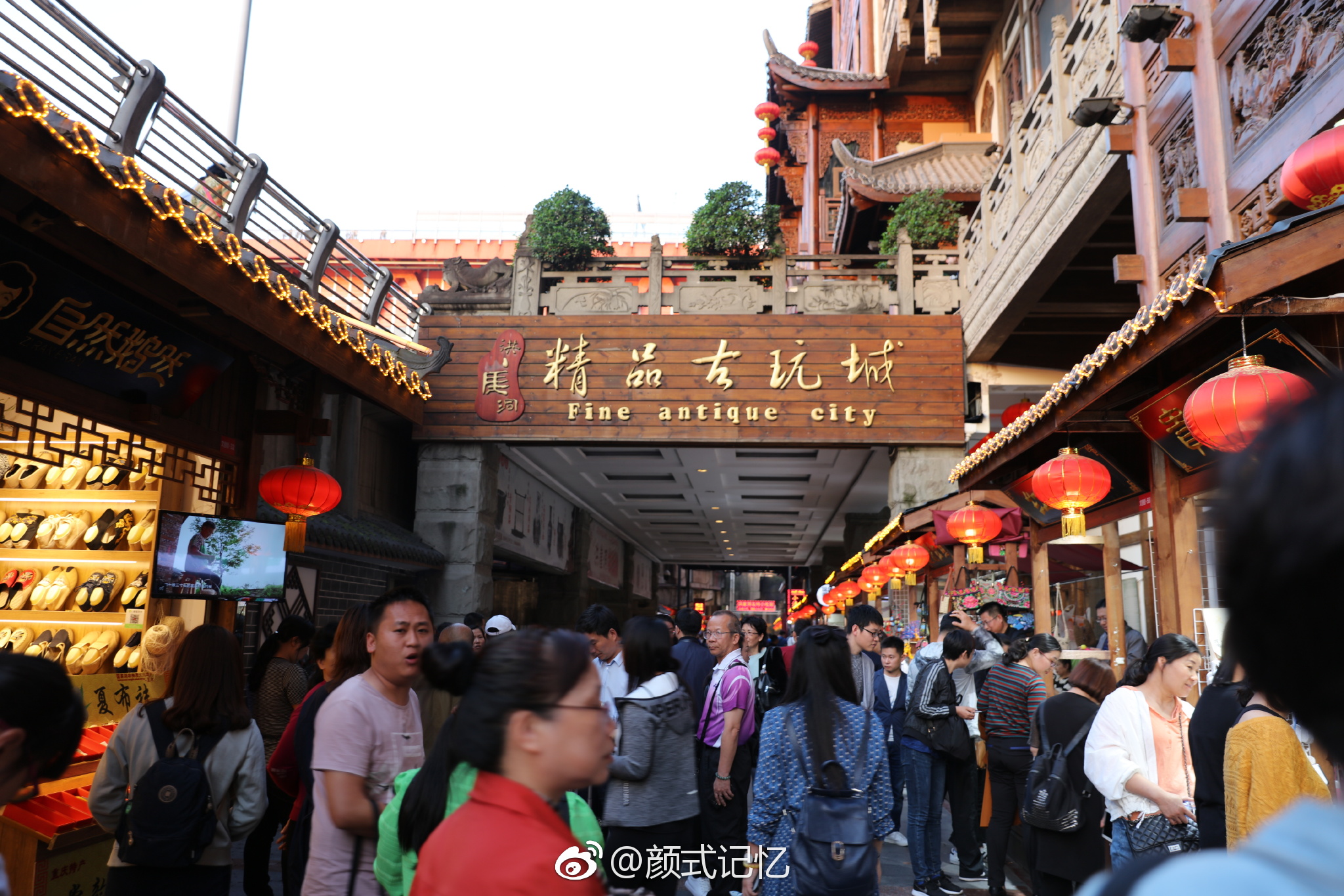 走进重庆看热闹一一山城老街,巴渝文化:热闹的洪崖洞。|洪崖洞|巴渝|山城|老街|重庆_新浪新闻
