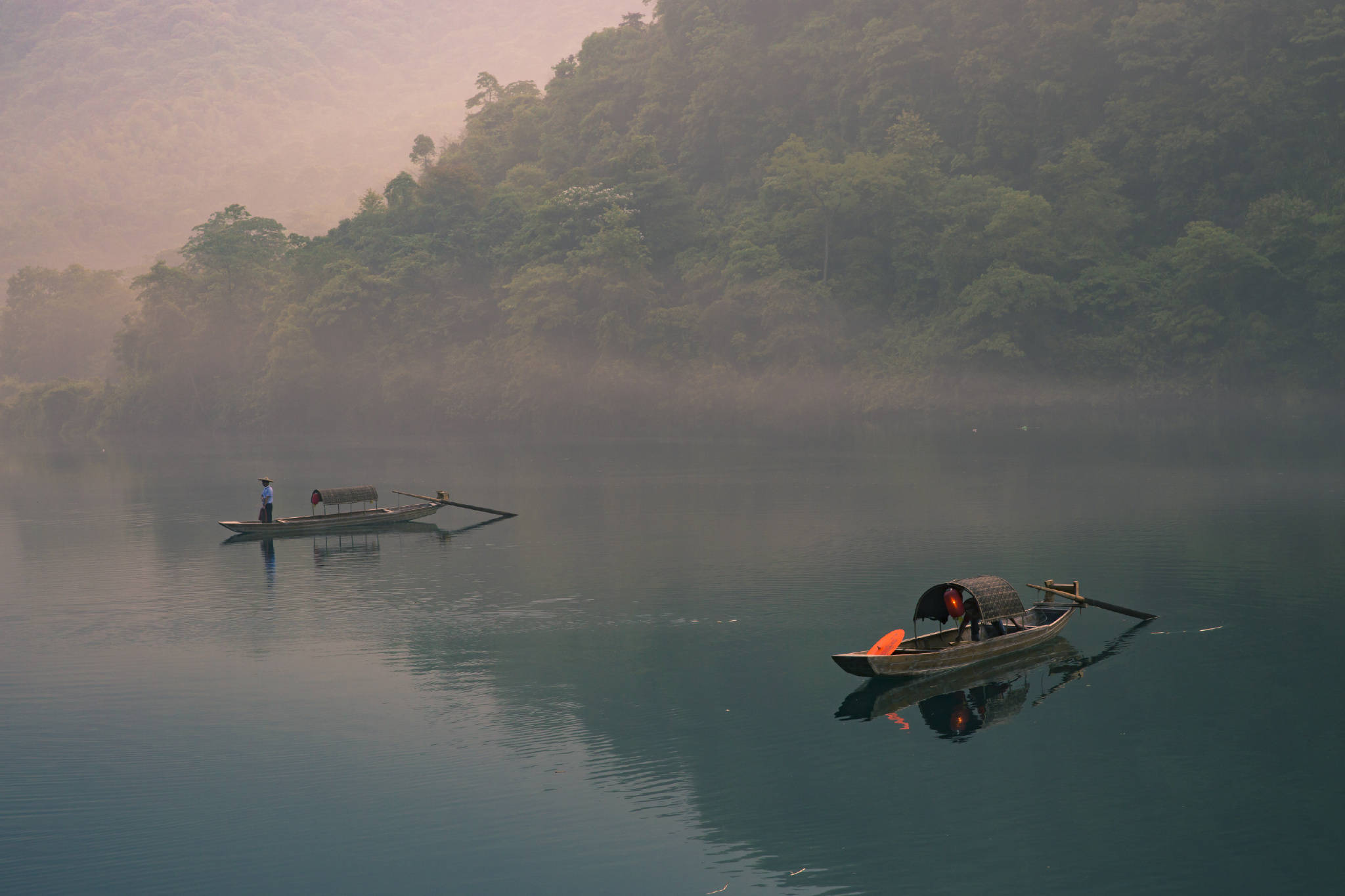 十年浮海一身轻归对梨涡却有情世上无如人欲险几人到此误平生