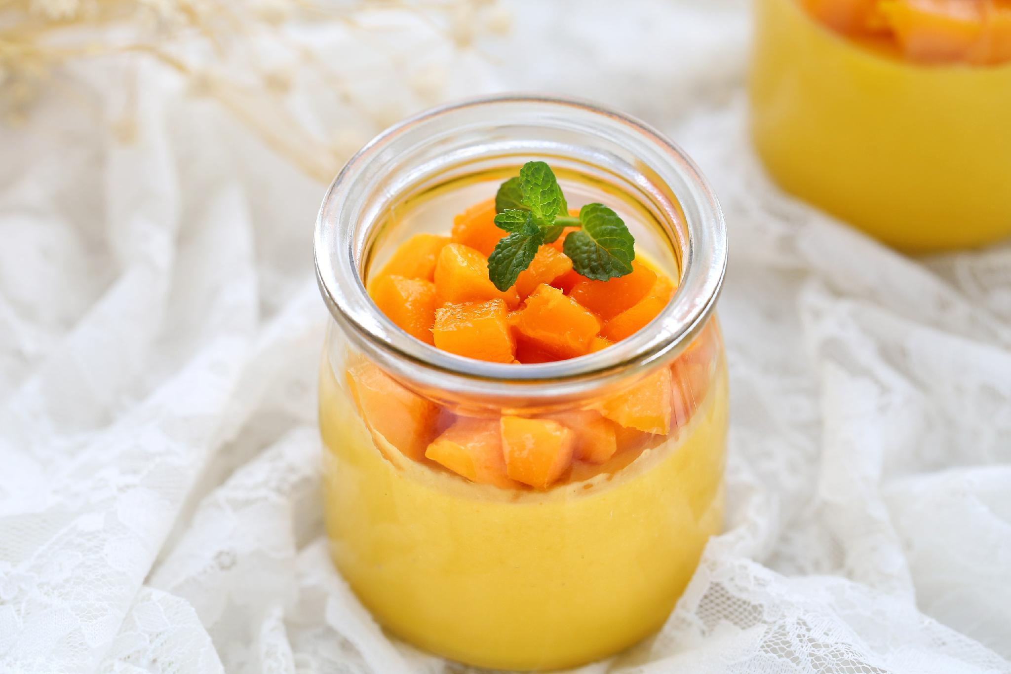 用奶锅就能做出颜值爆表的芒果布丁,口感q弹爽滑,孩子老喜欢了