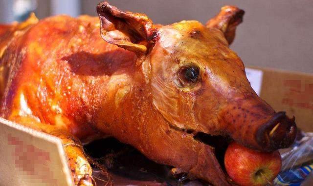 饭店的烤乳猪嘴里为啥塞个苹果原来还有这层意思谁看懂了