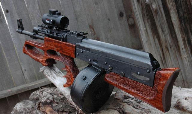 美国枪迷魔改56冲超一流木雕手艺惊人