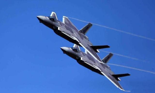 珠海航展上的歼20战斗机并没有安装这个部位,答案只有两种可能