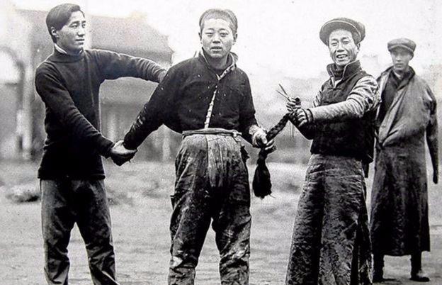 清朝灭亡后国人剪掉辫子的各种状态滑稽而又怪异