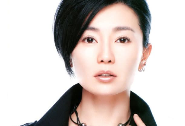 10年拿9个影后的余男,章子怡不认识,那她能认识的也就这两位