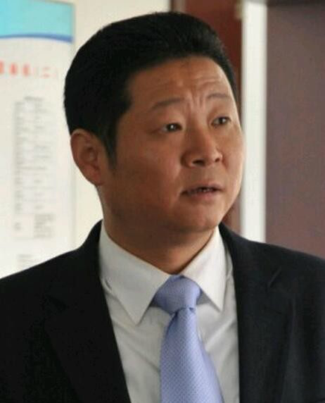 三德子赵亮现在已经变成养鸡专业户让人羡慕不已