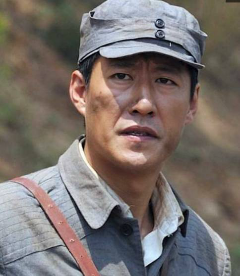 于震有过两段婚姻,第一任妻子叫方柏霓,也是一位演员,两人于2009年12