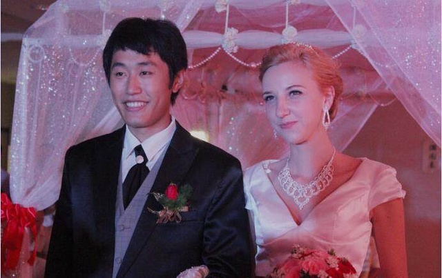 中国小伙娶俄罗斯23岁新娘,18位伴娘表示很想嫁到中国!