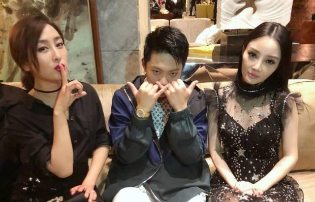 马苏晒了一张跟李小璐的合影, 却让两家粉丝互掐起来!