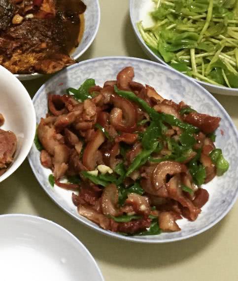 给从农村过来看我的爸妈吃,却被老公说浪费|农村|桌子|吃饭_新浪新闻