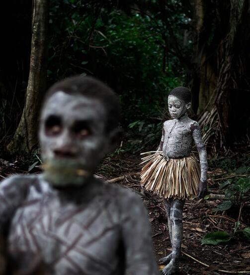 这个部落的人身高不足1.5米 成人礼需经历鞭打