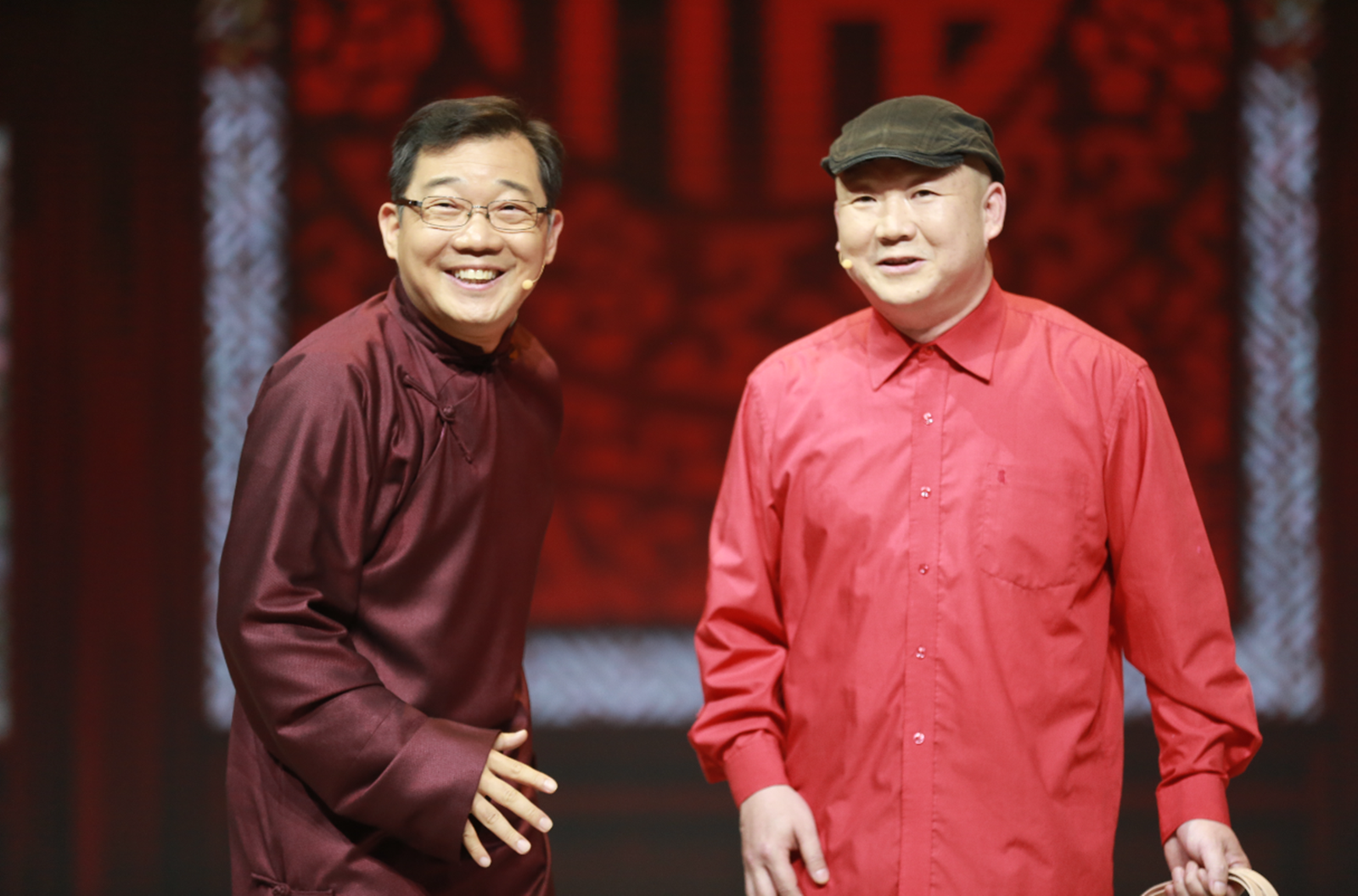 叫做奇志,他和奇志组成了一个组合,当时两人搭档说相声吸引了一大批人