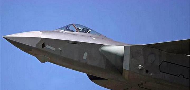 近日歼20亮相被吐糟粗糙?铆钉清晰可见:一对比f22就没话说了