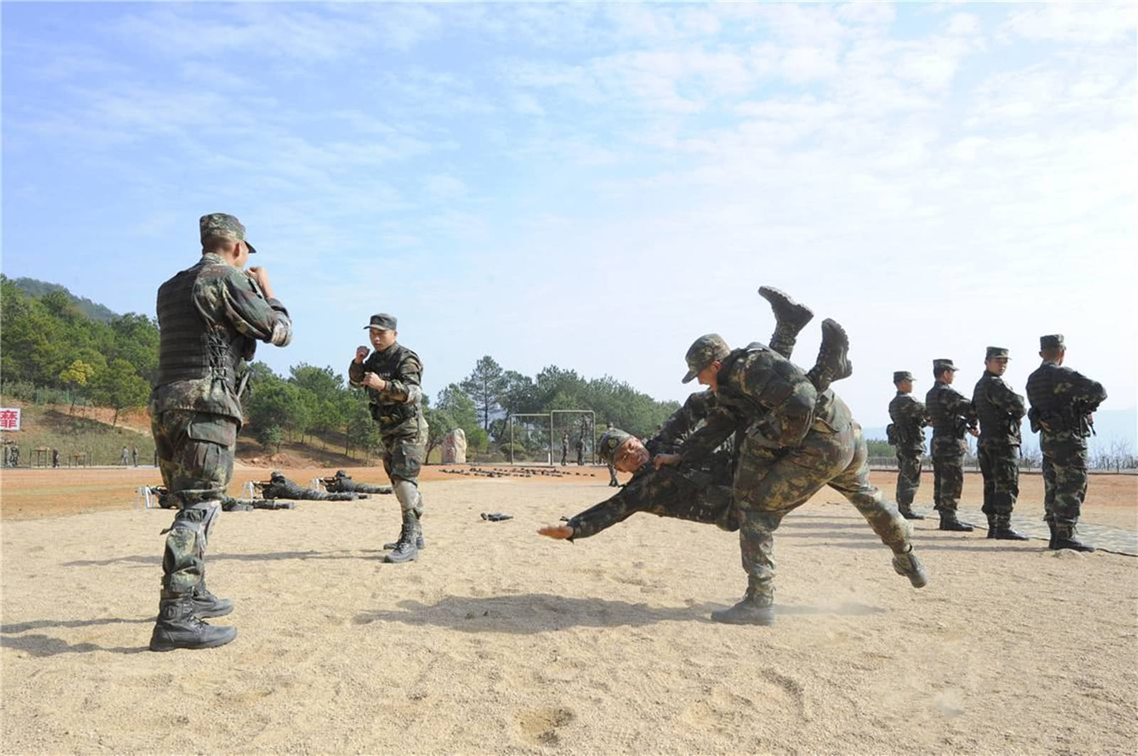被誉为魔鬼训练营,学员来自各国特种部队,淘汰率高达90%