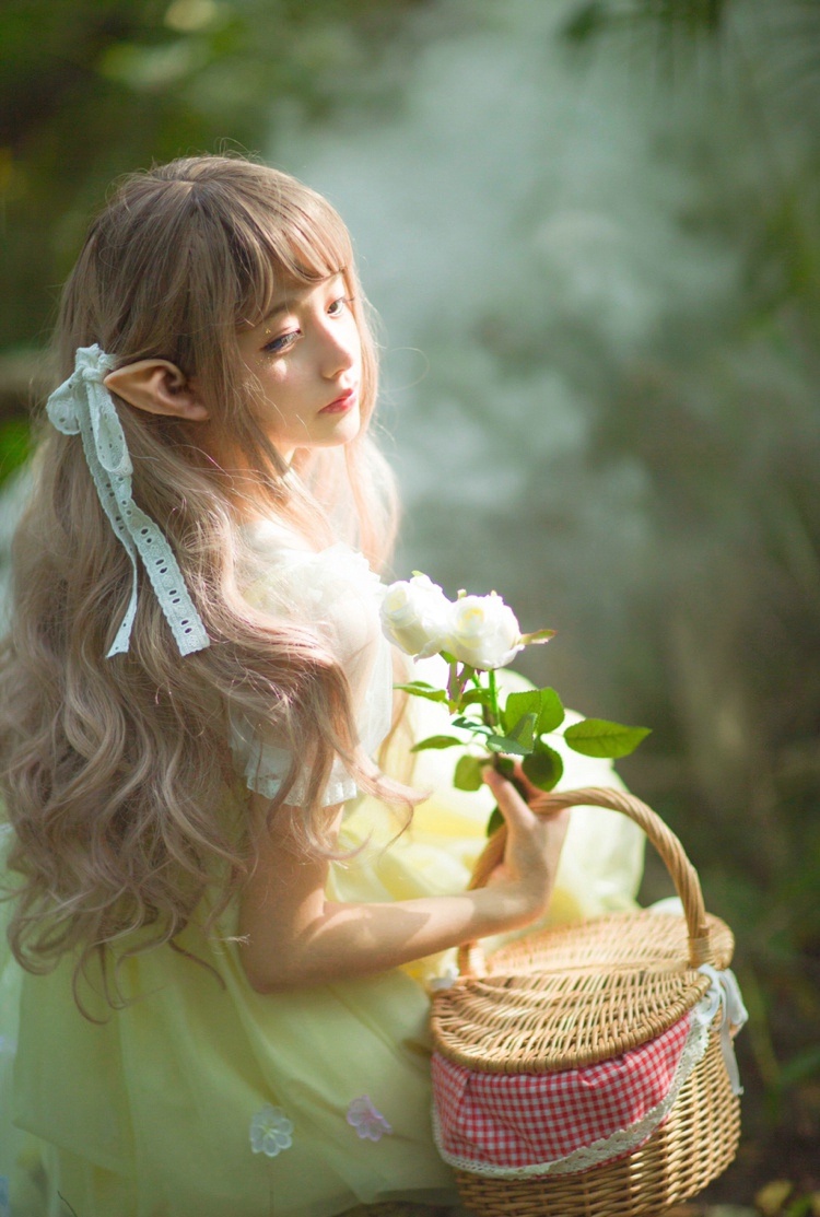 丛林里的梦幻甜美精灵少女写真集