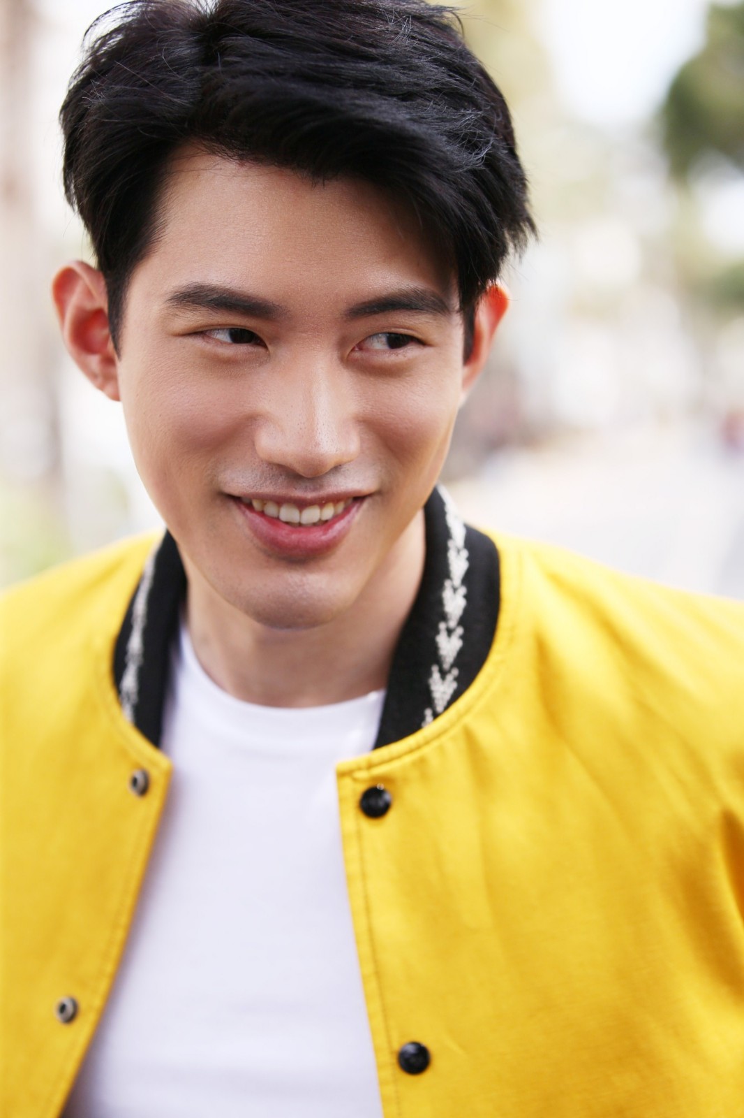 吴建飞法国写真曝光 浪漫随性演绎法式优雅