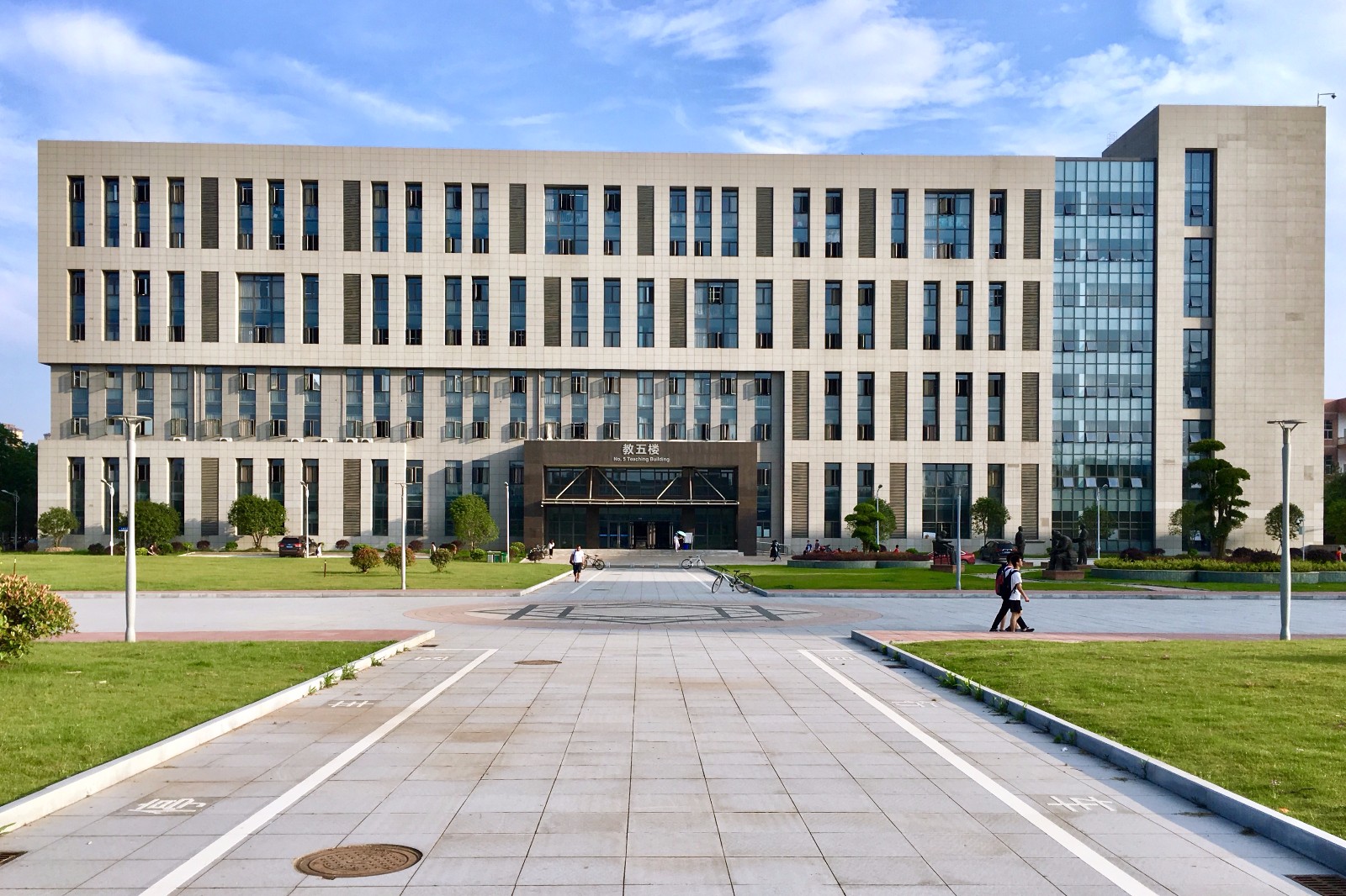 蓝天 白云 湖北工业大学 校园建筑|湖北工业大学|长廊|校园_新浪新闻