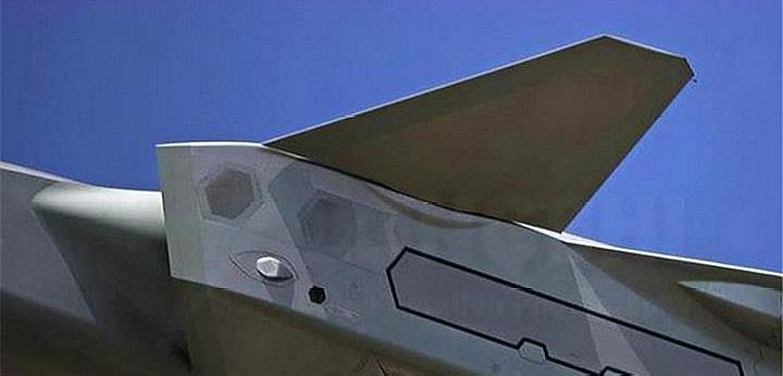 近日歼20亮相被吐糟粗糙?铆钉清晰可见:一对比f22就没话说了