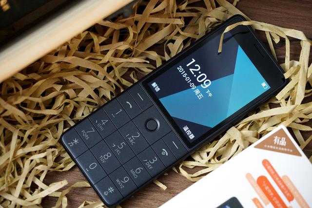 小米现售价百元电话网友年轻人的第一款老年机