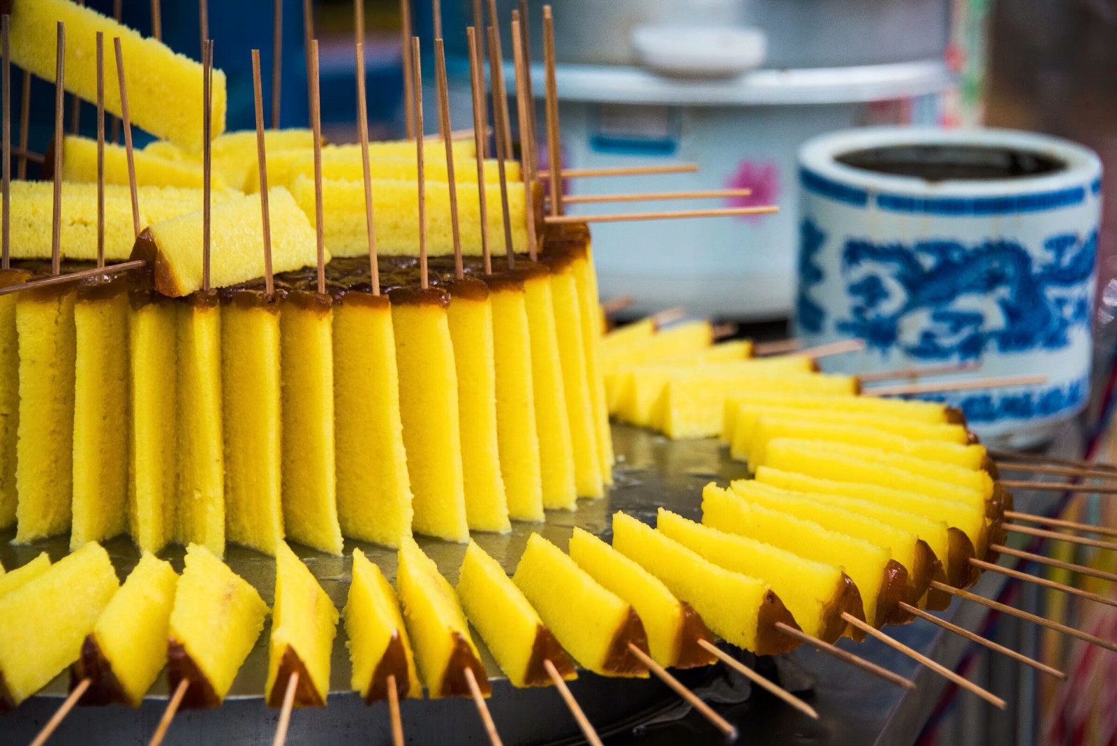 西安坊上特色美食--蜂蜜桂花糕