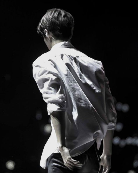 吴世勋的身材太优越上演的湿身诱惑更是绝网友艳