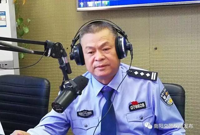 响个不停,先后共有十多位听众打进热线电话与崔春晖支队长进行了交流