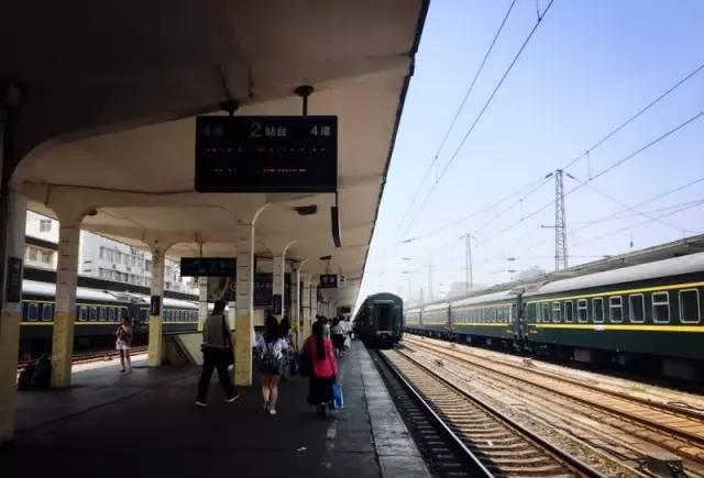 西安开往铜川前河镇! 小伙伴们, 绿皮火车发车啦!