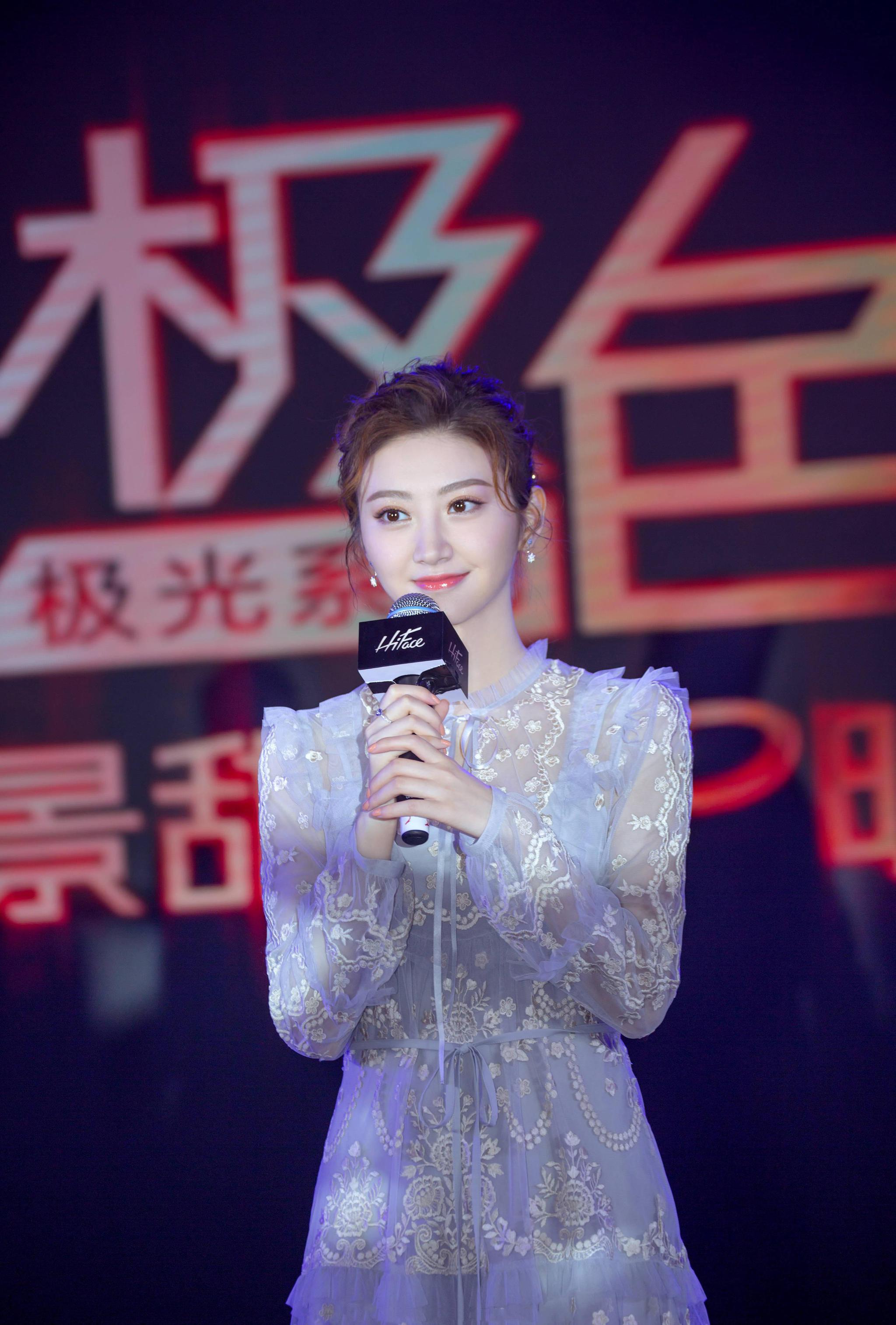 景甜真厉害透视纱裙美回18岁网友张继科很有眼光