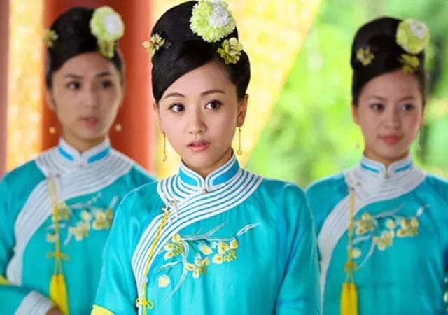 刘氏同时进宫的女子还是"答应","常在"时,她已经晋升为高品阶的"嫔"了