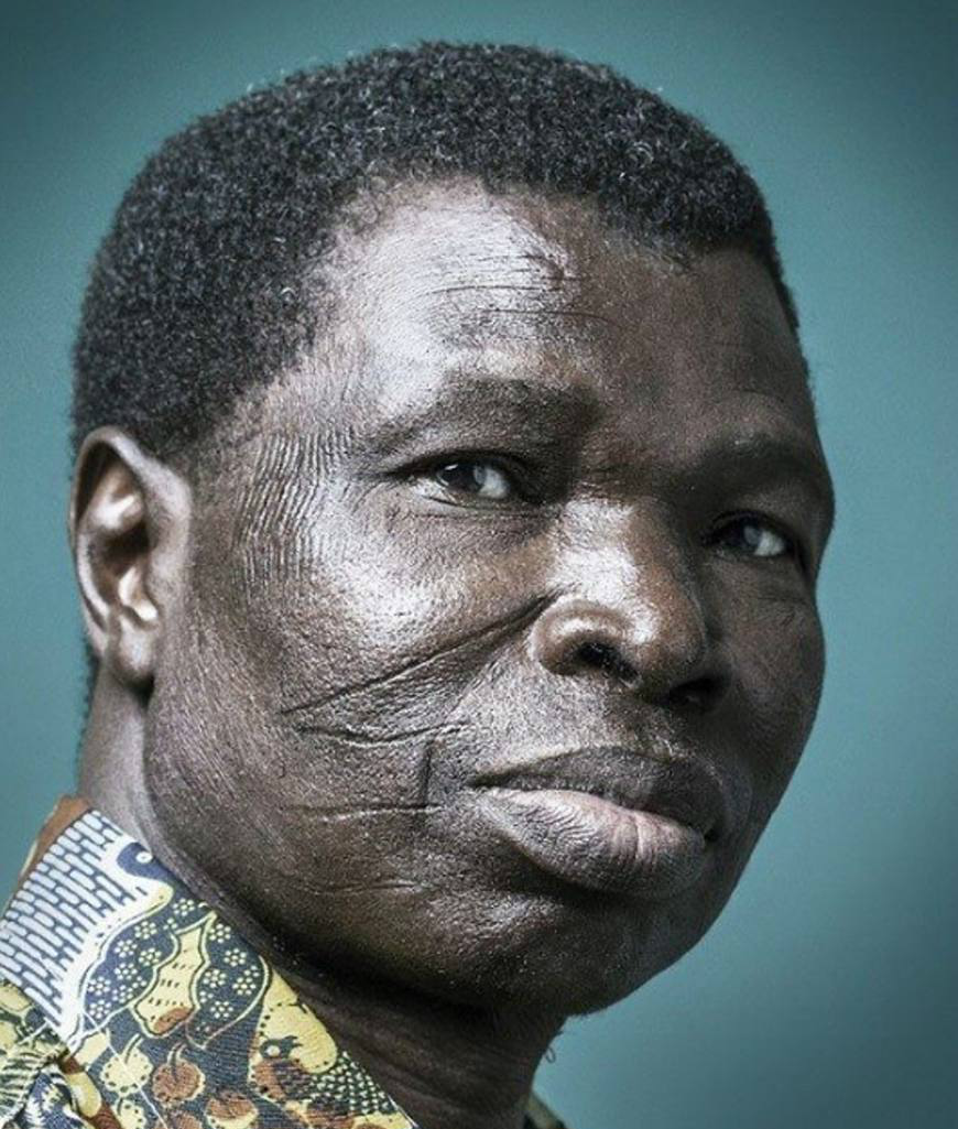 摄影师镜头下实拍,非洲最后一代传统脸疤,刀疤越多地位越高