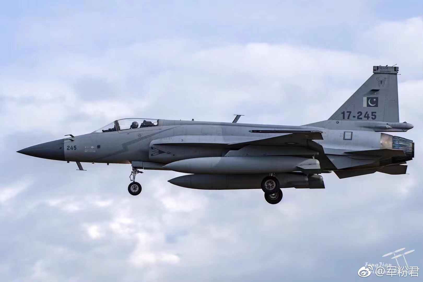 参加珠海航展的巴基斯坦空军三架枭龙战机