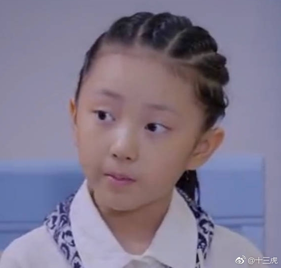 中古灵精怪的陶陶(童星李妮妮饰)肿么那么像儿时关晓彤啊