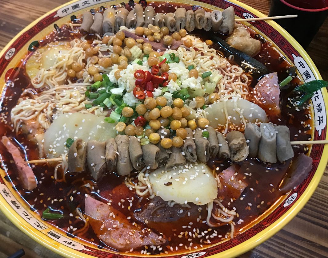 果然,在成都的美食面前,两套房也脆弱的不堪一击.