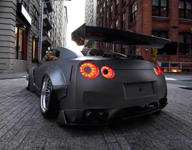 r35是有史以来寿命最长的gtr车款,从2007年算起已经步入了第十年,不过