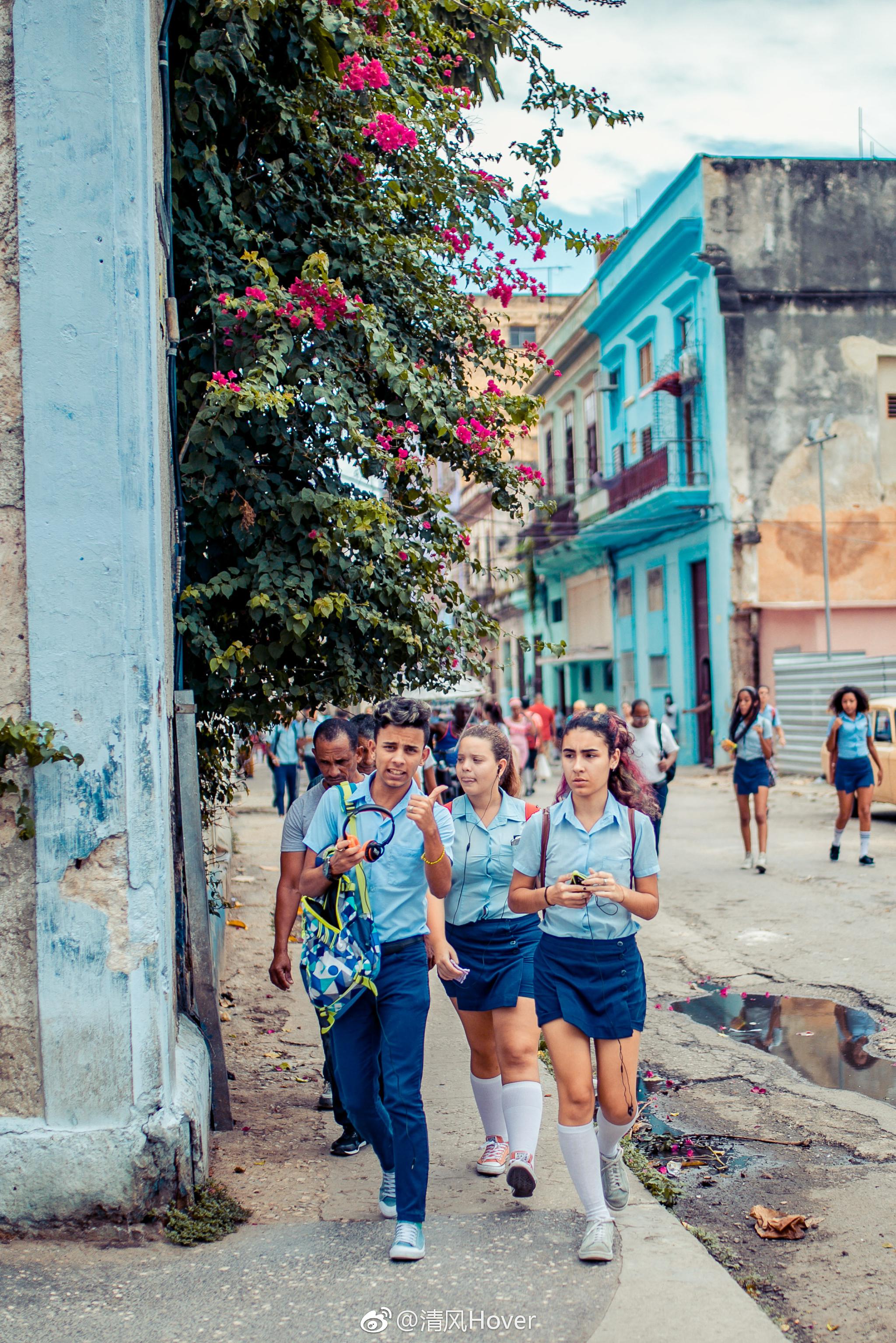 古巴哈瓦那,学生总能吸引我的注意.