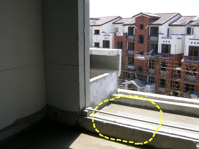 设计师告诉你:入室花园反梁可别打!否则阳台垮塌,毁房还砸死人