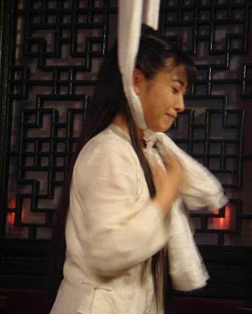 上吊自尽于是,二人就都殉国了,小妾胎儿也不知道是男是女就随二人而去