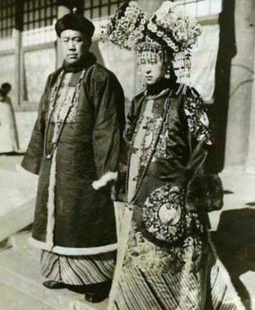 清朝真实夫妻照每个人都面无表情最后一对新郎英俊不凡