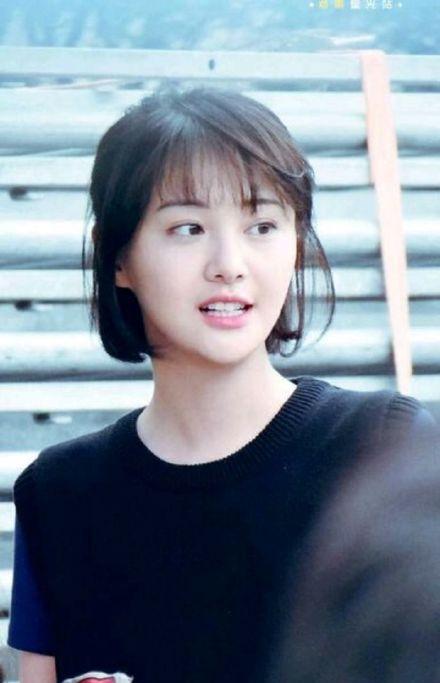 短发她以前也是剪过的,看起来就很一般失败啊,怎么又去尝试了.▼