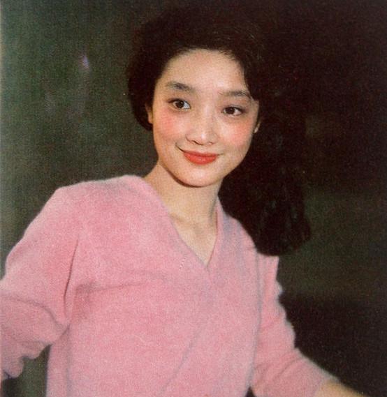 80年代著名女星, 一夜走红后出国留学, 被谣传身亡, 至今不知去向