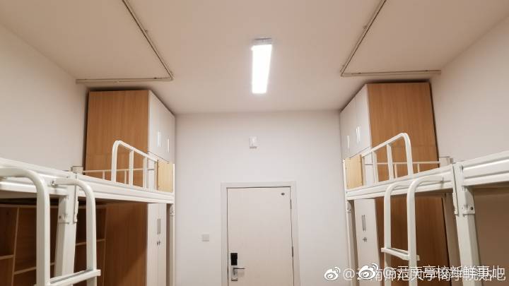 云南师范大学商学院2018级新生宿舍实拍,六人间3000/年,木地板