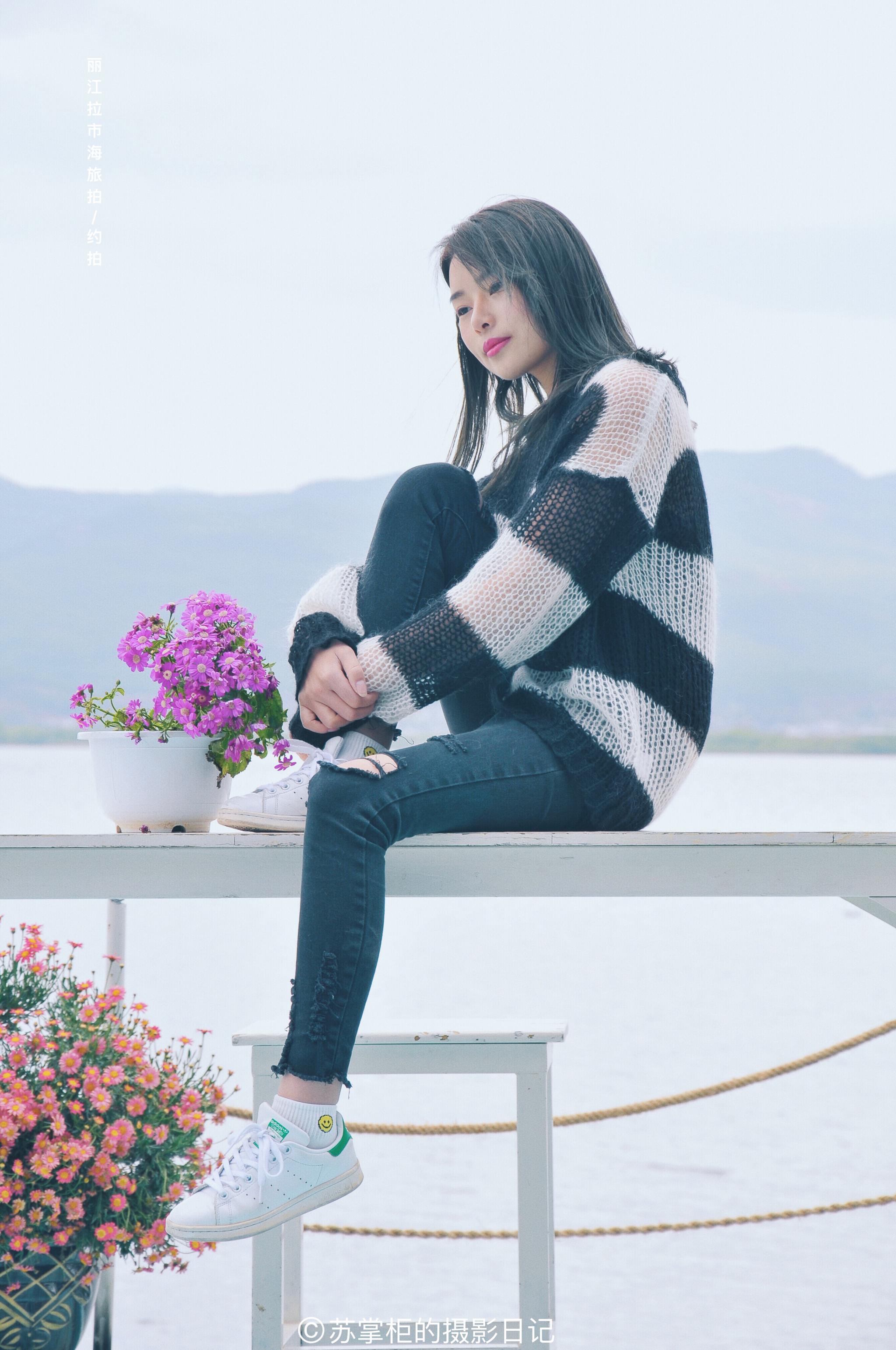 她是个三十岁至今还没有结婚的女人她笑脸中眼旁已有几道波纹三十
