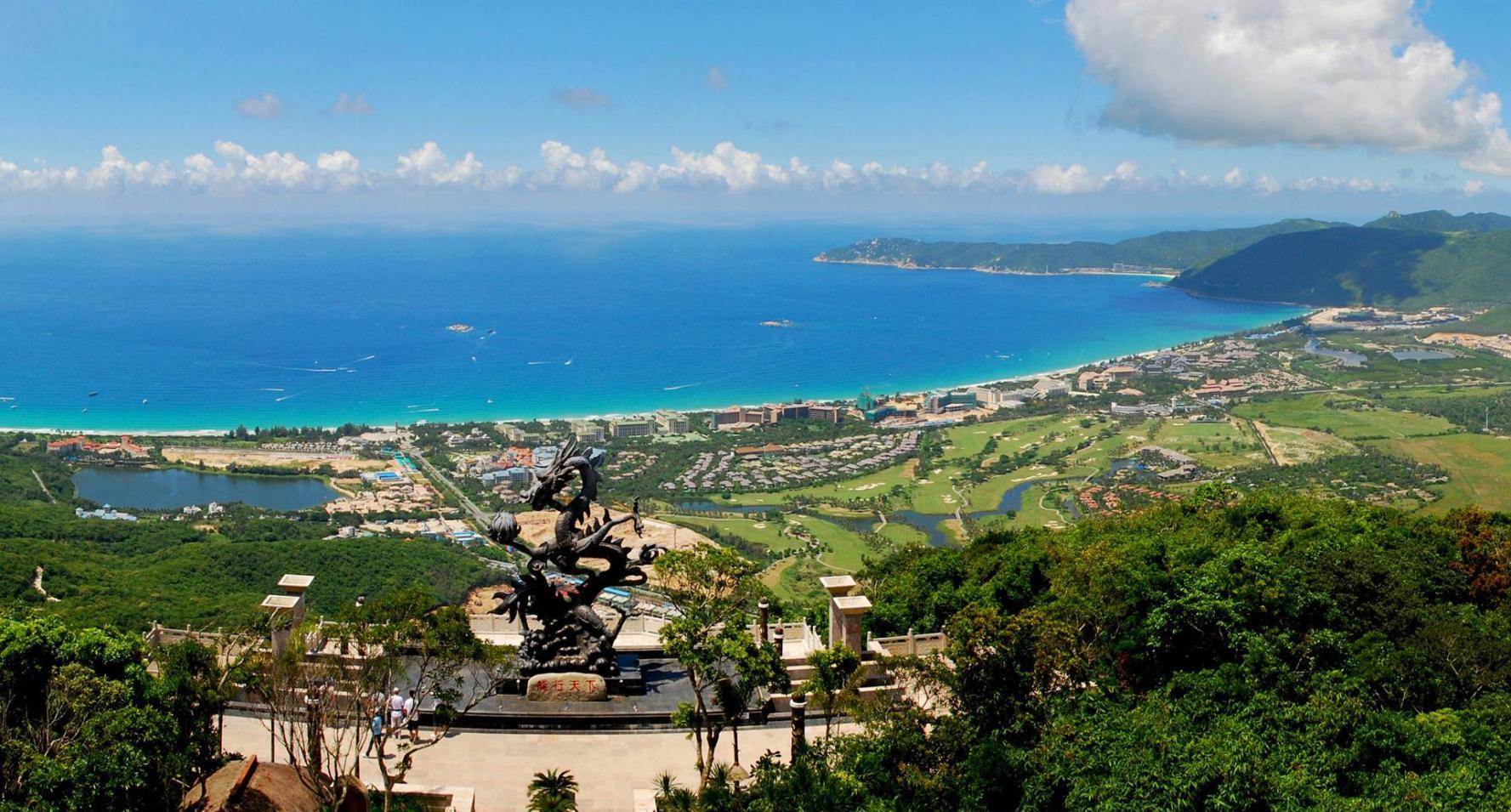 阳光沙滩大海的环抱, 来三亚体验一下海边风情!