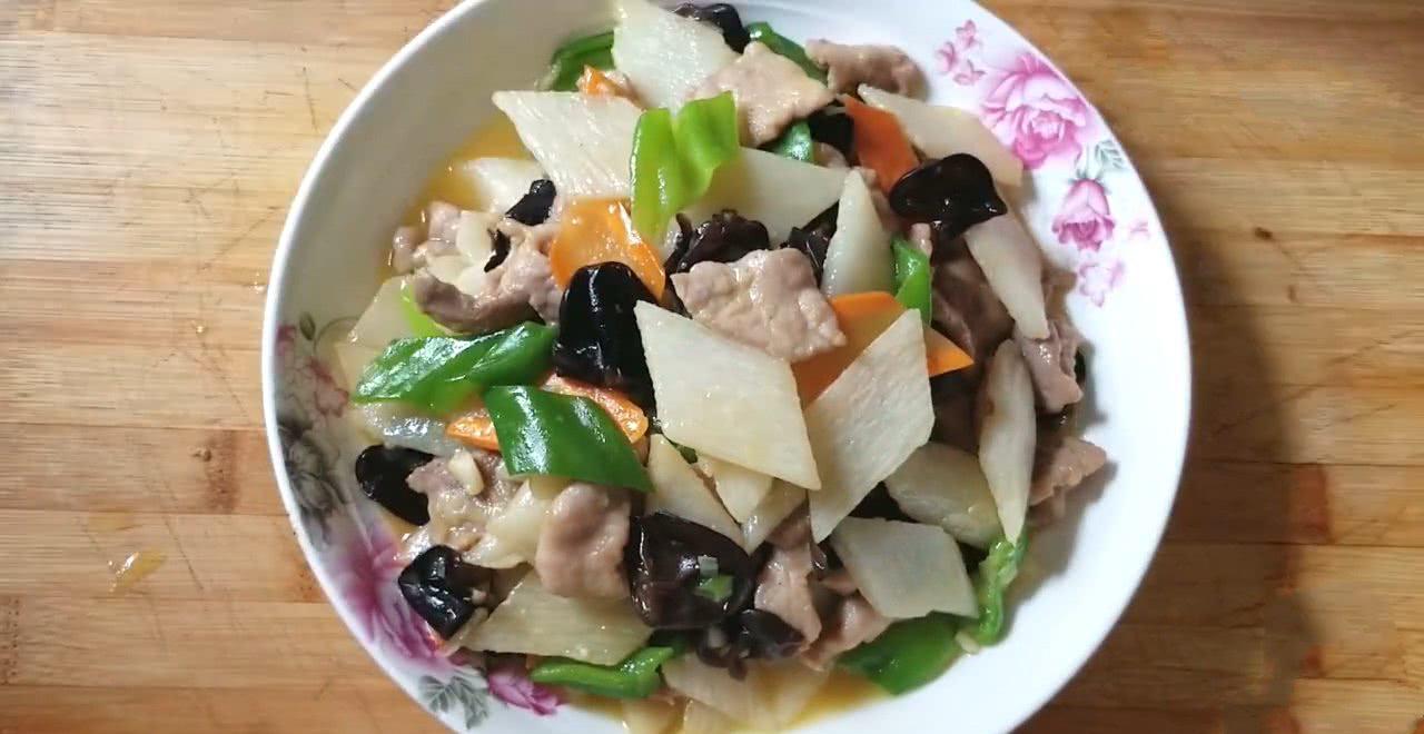 山药炒肉片,这样炒出来山药不变黑,肉片吃起来更滑嫩