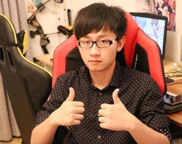 cf第一土豪主播,一招左手神狙制霸绝地岛?