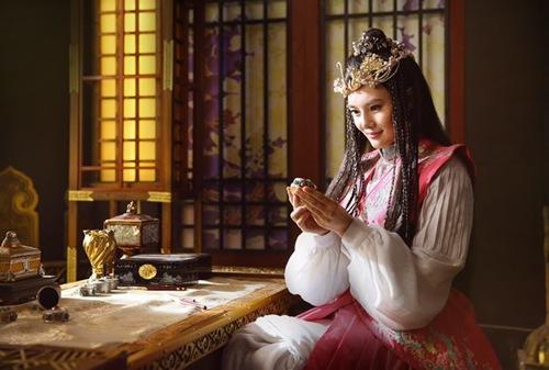 新皇帝想纳她为妾被拒,新皇帝一怒将其杀死|高欢|高洋|朱英娥_新浪网