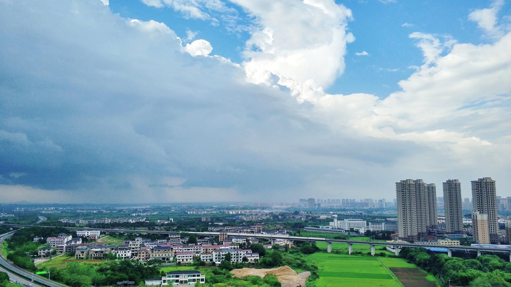 江西省抚州市临川区26楼楼顶实拍高处不胜寒欣赏这美轮美奂